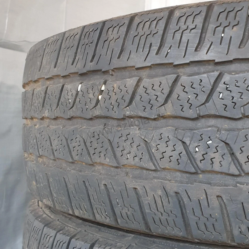Zimní pneumatiky Continental 215/65 R16C č. AP285