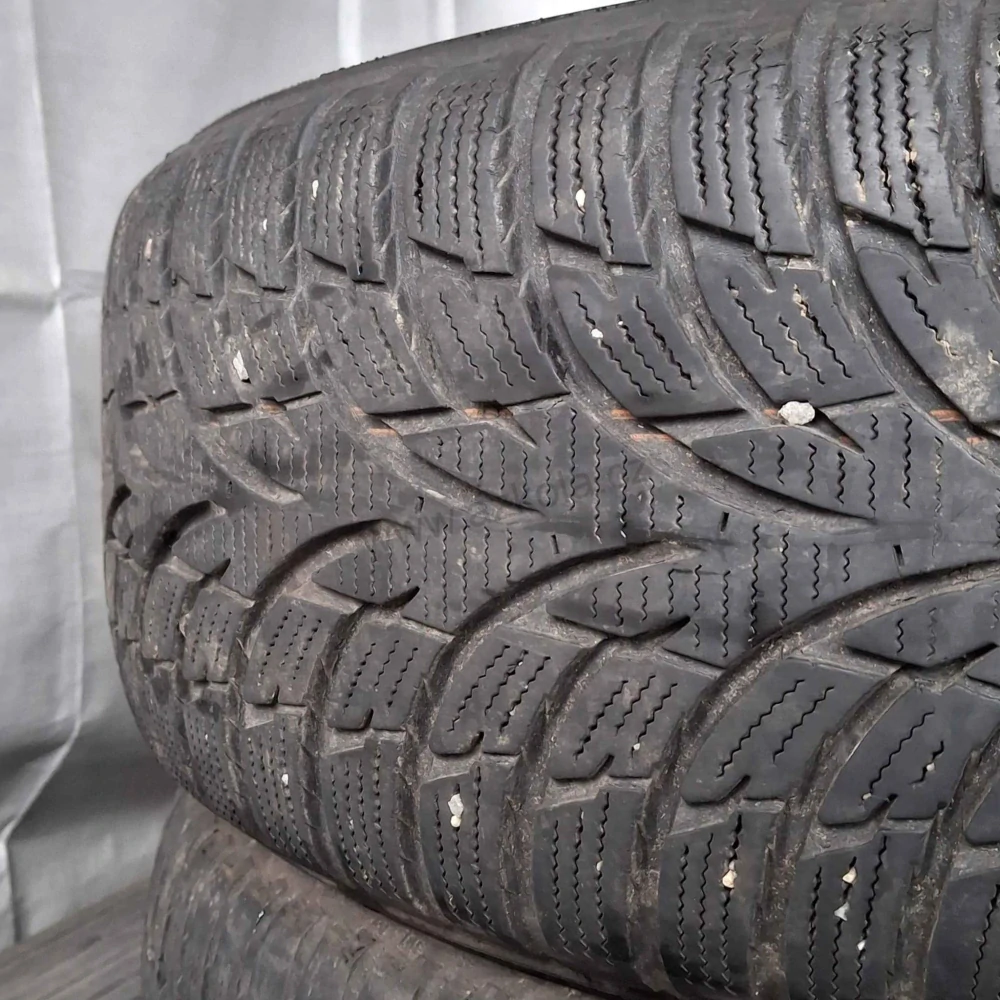 Zimní pneumatiky Nokian 195/65 R15 č. AP281