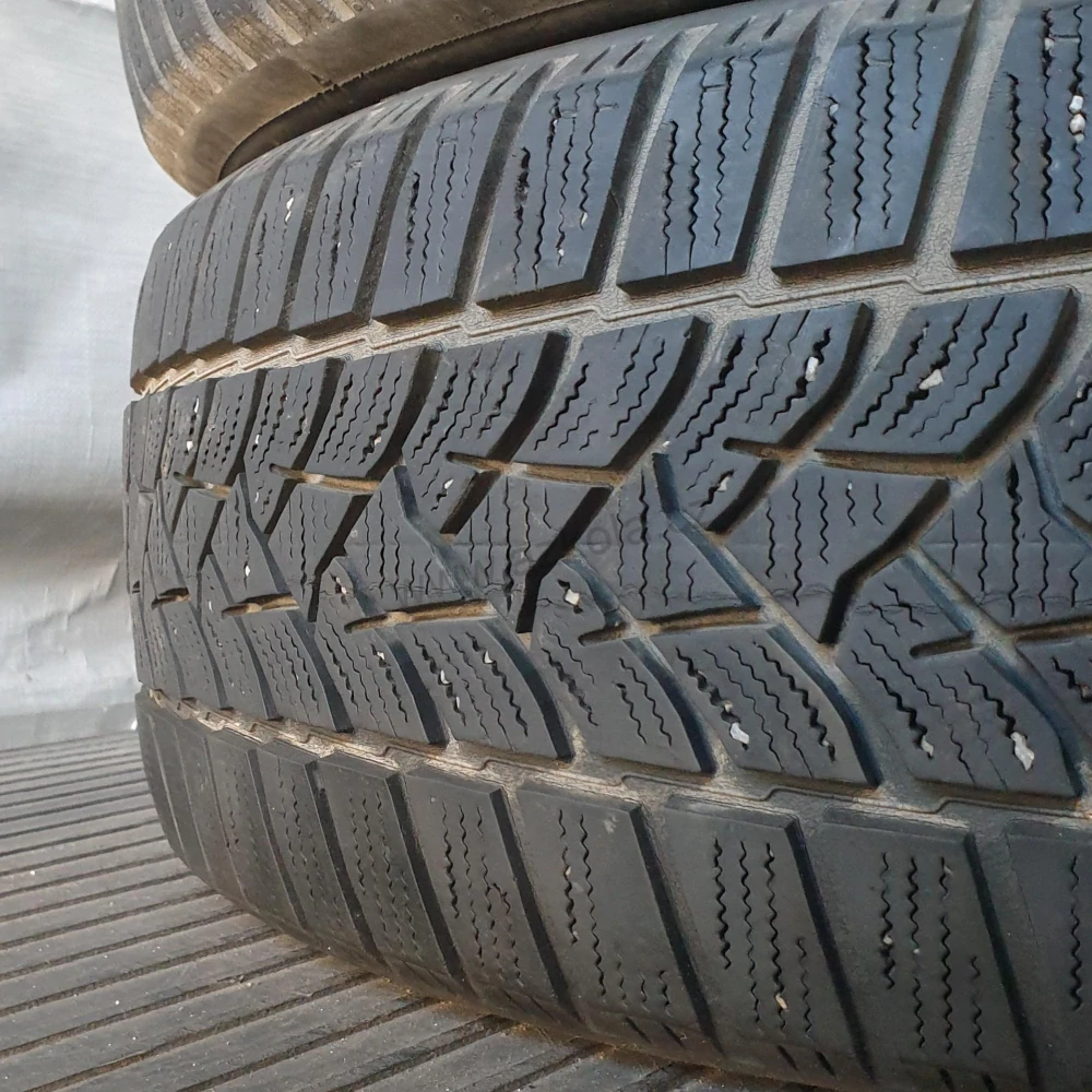 Zimní pneumatiky Dunlop 205/55 R16 č. AP263