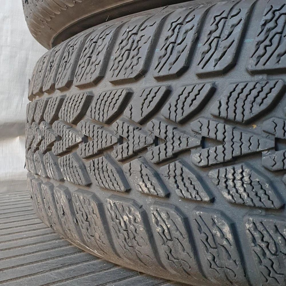 Zimní pneumatiky Dunlop 195/65 R15 č. AP261