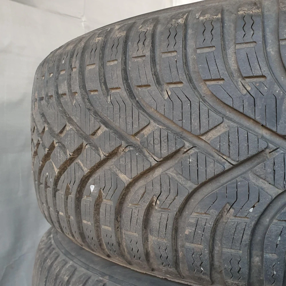 Zimní pneumatiky BFGoodrich 185/60 R15 č. AP260