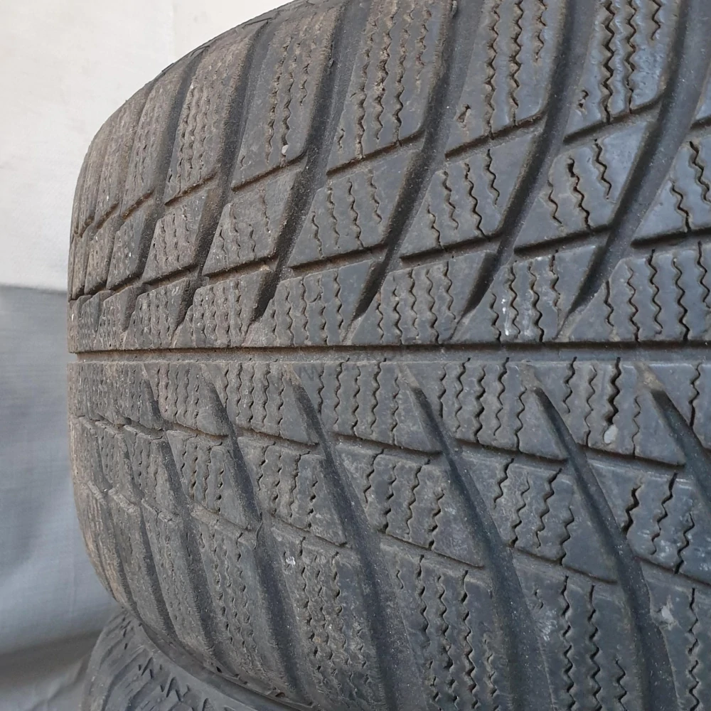 Zimní pneumatiky Bridgestone 205/55 R16 č. AP267