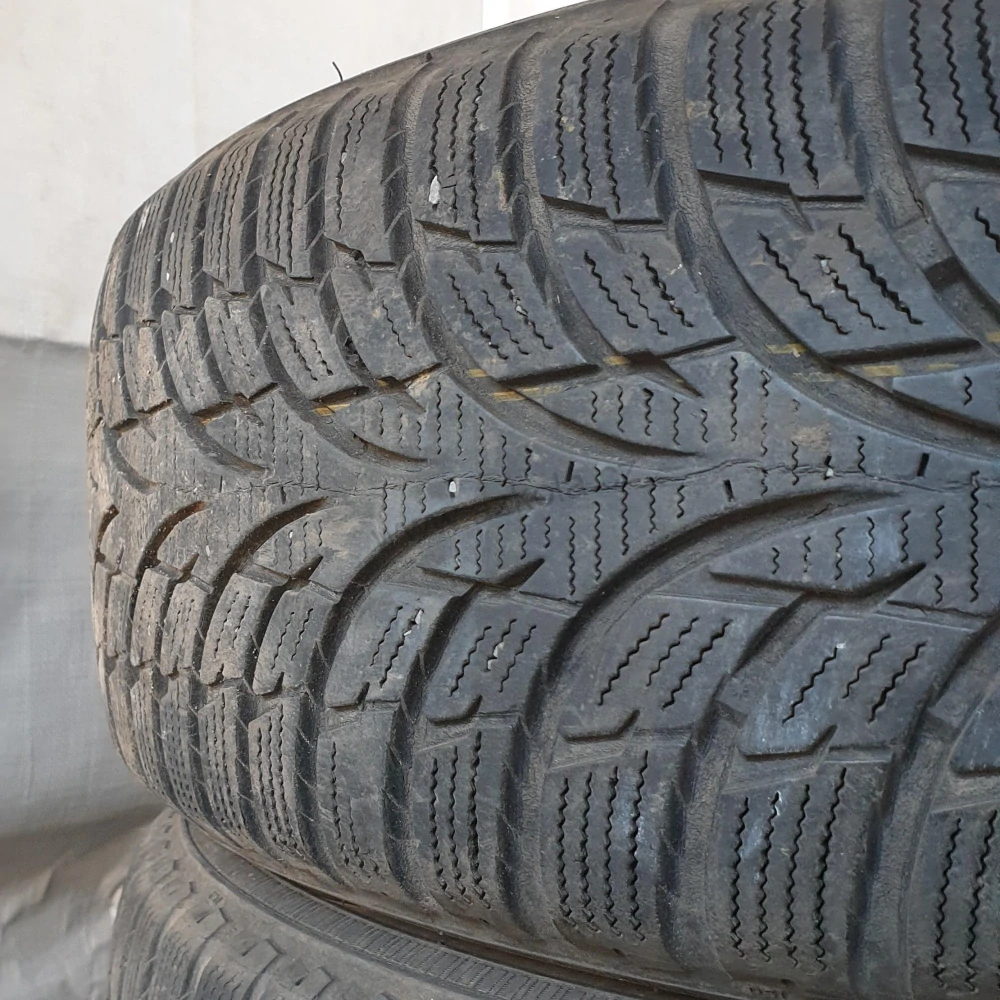 Zimní pneumatiky Nokian 185/65 R15 č. AP265