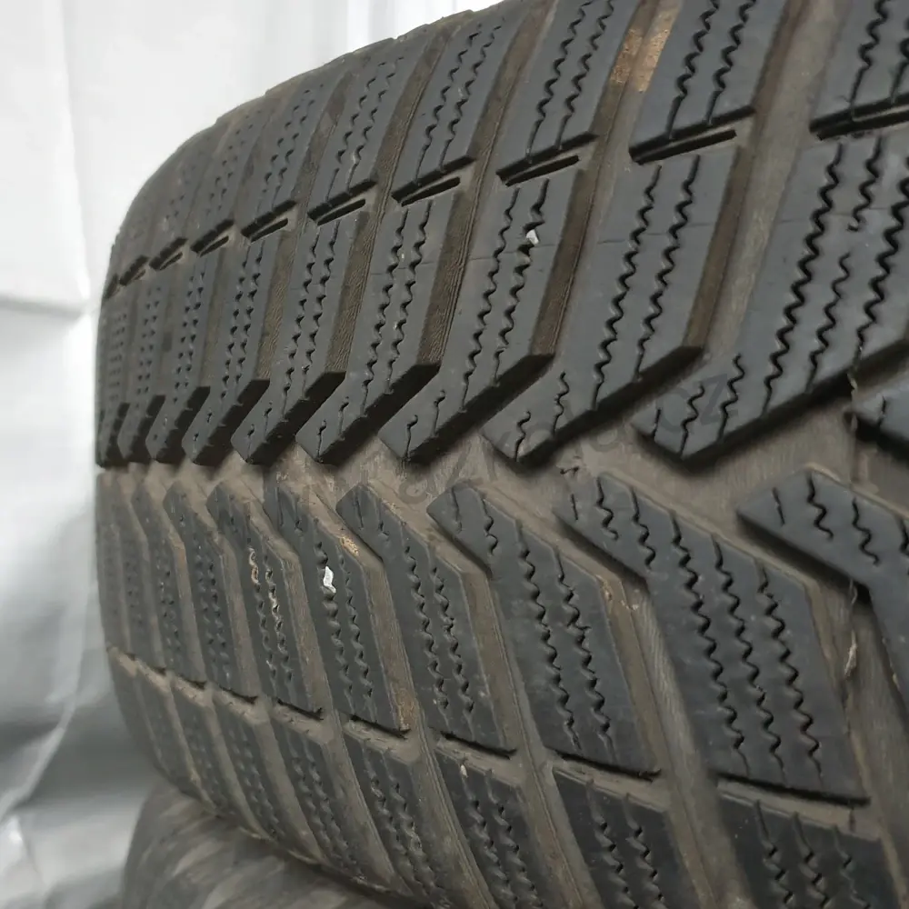 Zimní pneumatiky Vredestein 185/60 R14 č. AP242