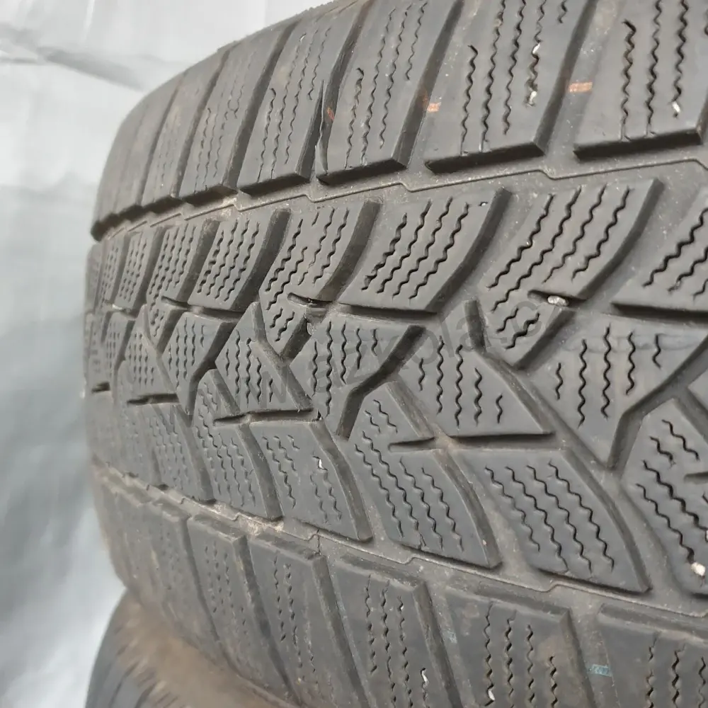 Zimní pneumatiky Dunlop 205/60 R16 č. AP240