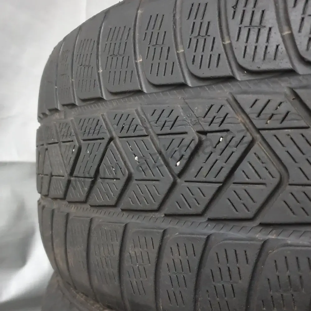 Zimní pneumatiky Pirelli 235/55 R19 č. AP239