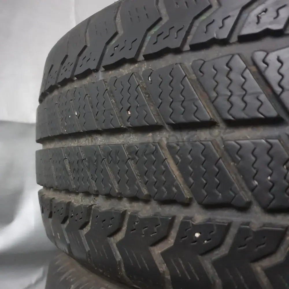 Zimní pneumatiky Barum 195/60 R16C č. AP229