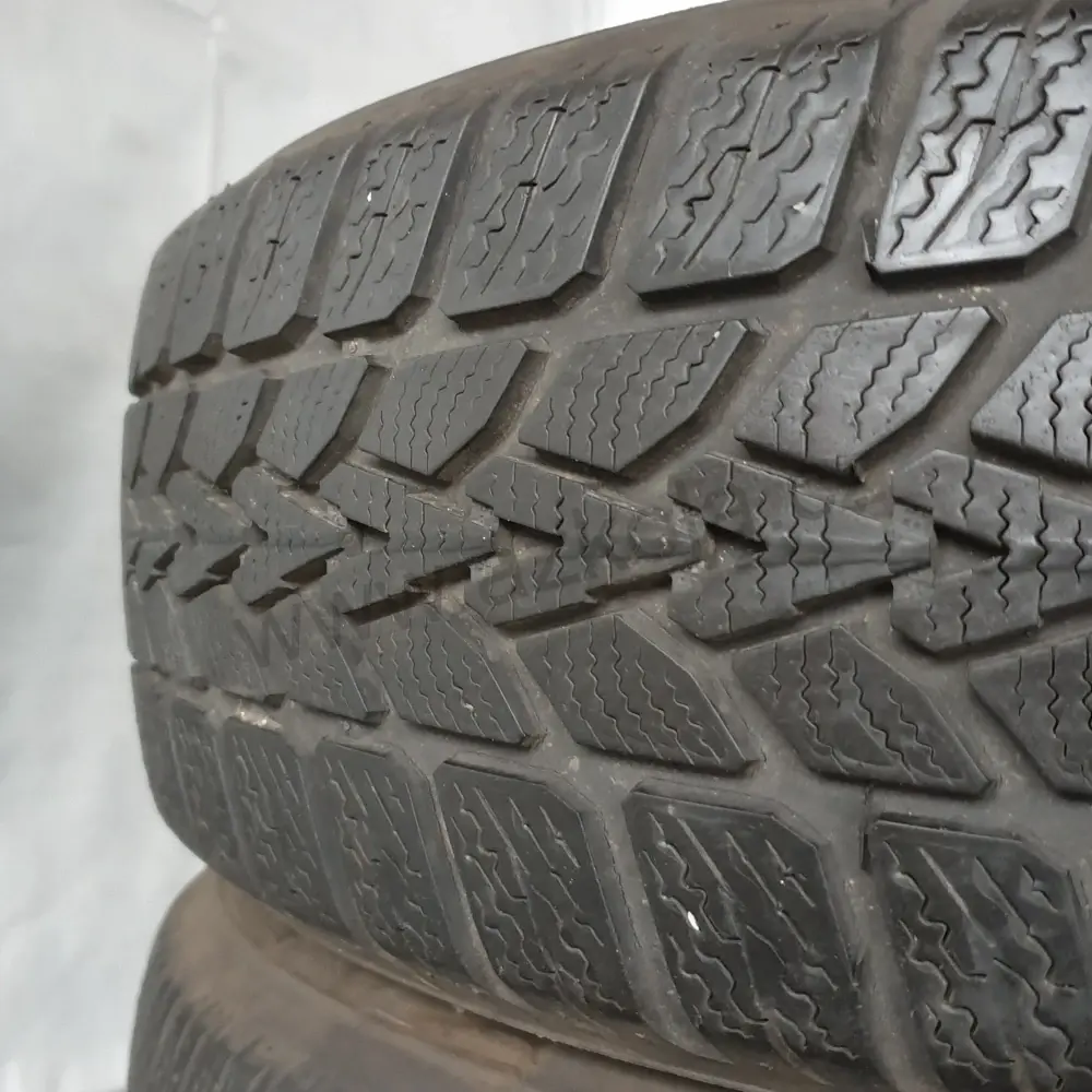 Zimní pneumatiky Dunlop 185/60 R15 č. AP216