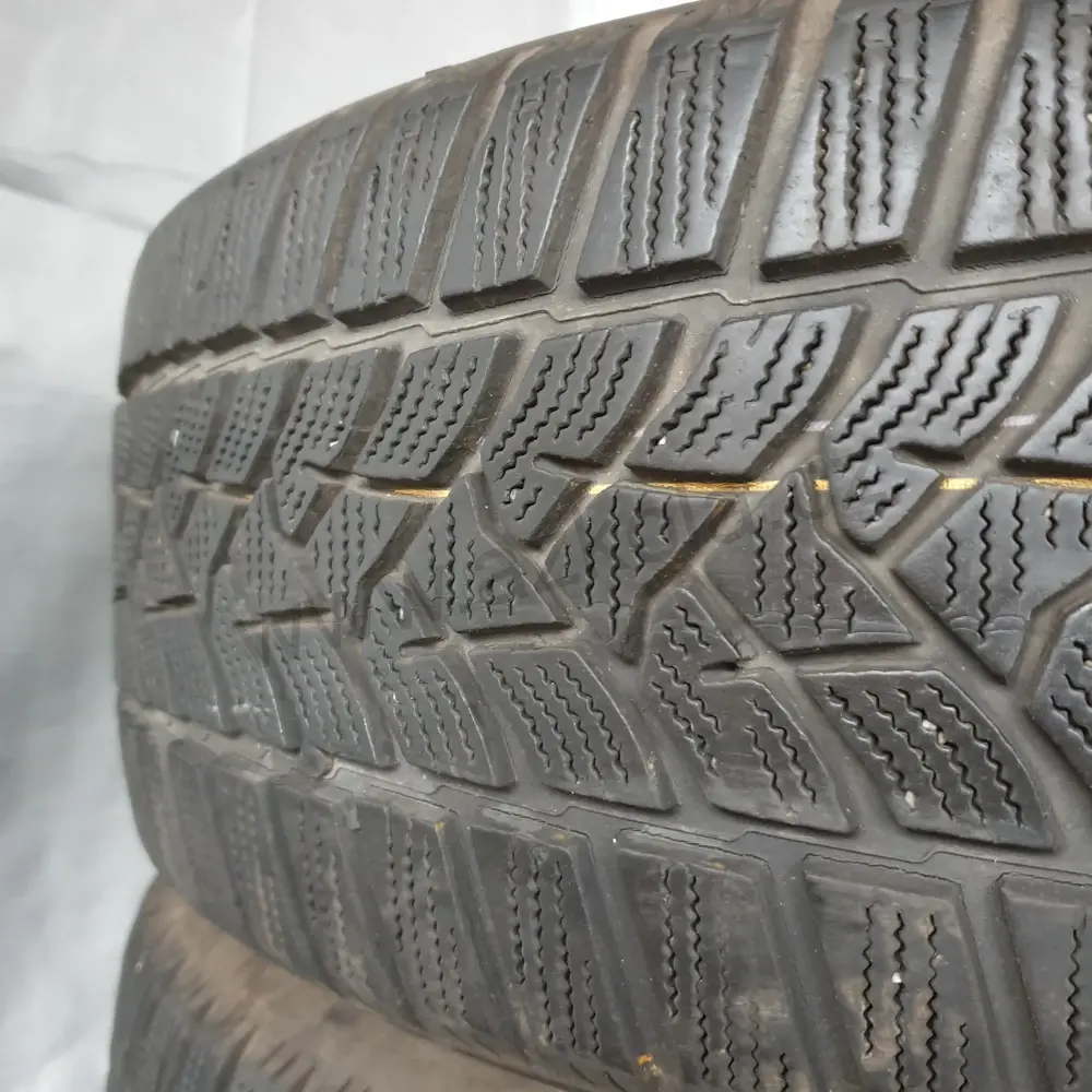 Zimní pneumatiky Dunlop 205/55 R16 č. AP214