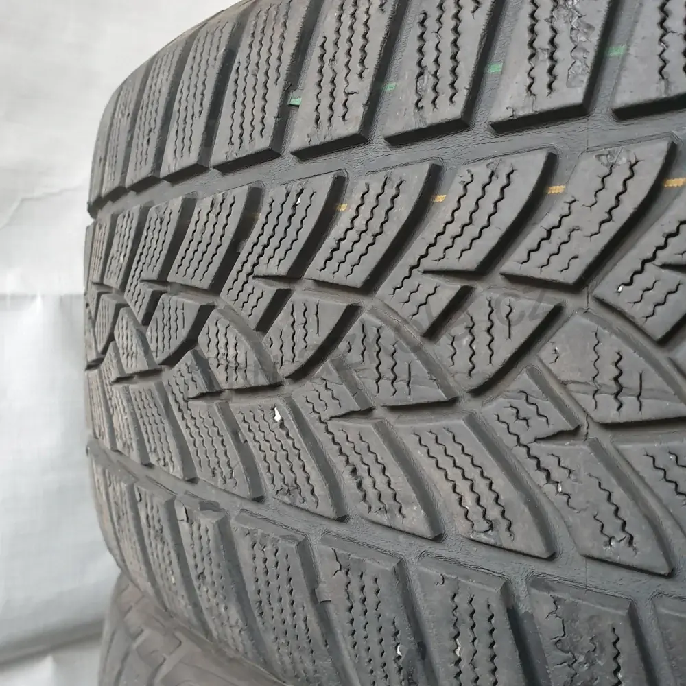 Zimní pneumatiky GoodYear 225/45 R19 č. AP205