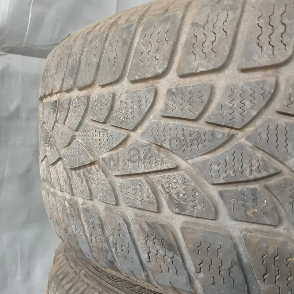 Zimní pneumatiky Dunlop 205/55 R16 č. AP199