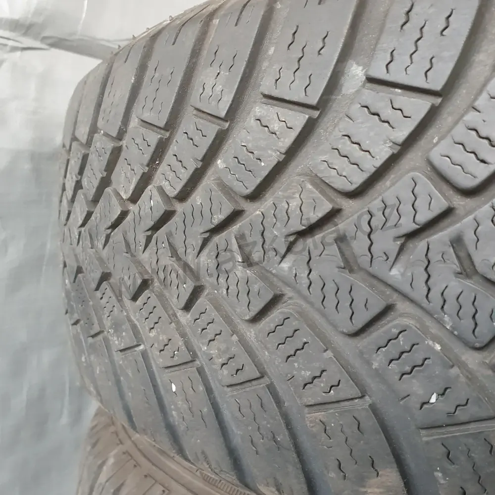 Zimní pneumatiky Falken 215/65 R16 č. AP190