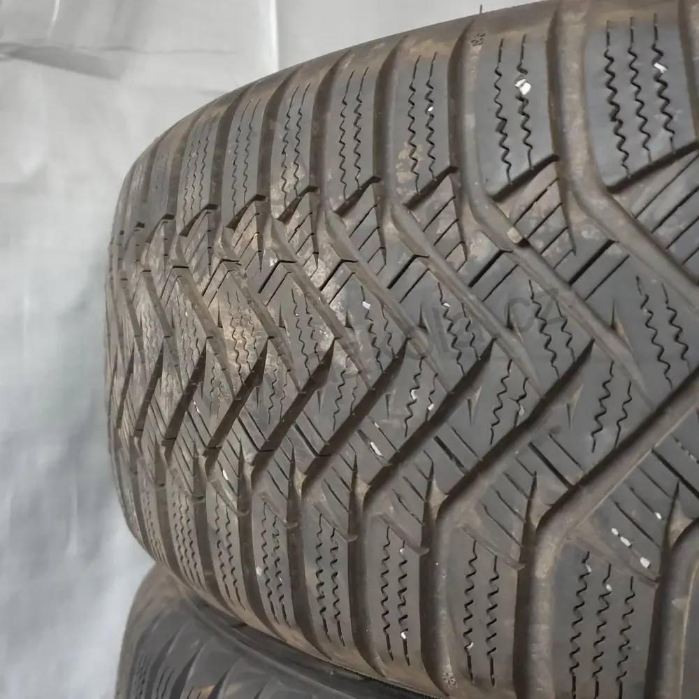 Zimní pneumatiky Laufenn 205/60 R16 č. AP179