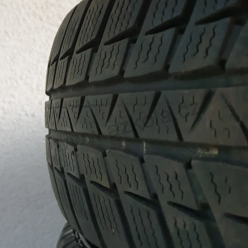Zimní pneumatiky Falken 175/65 R15 č. AP135