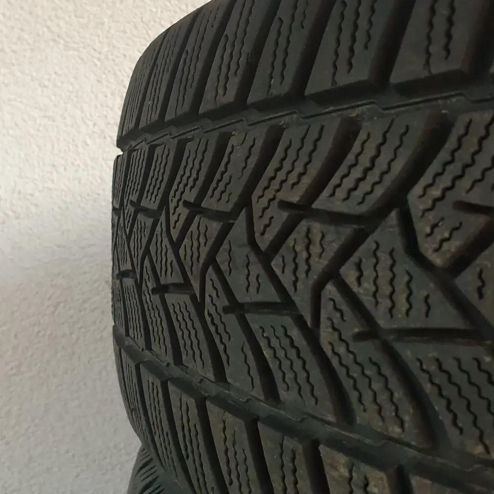 Zimní pneumatiky Dunlop+Continental 205/60 R16 č. AP106