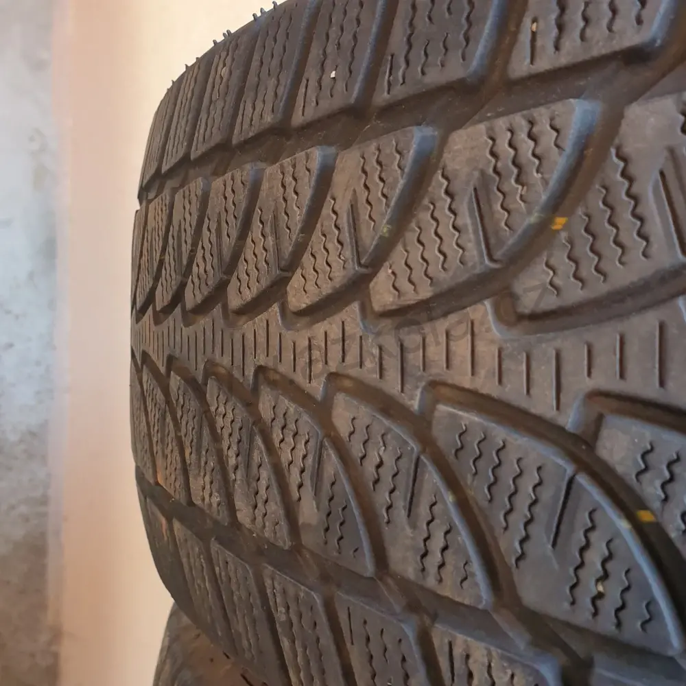 Zimní pneumatiky Bridgestone 215/65 R16 č. AP86