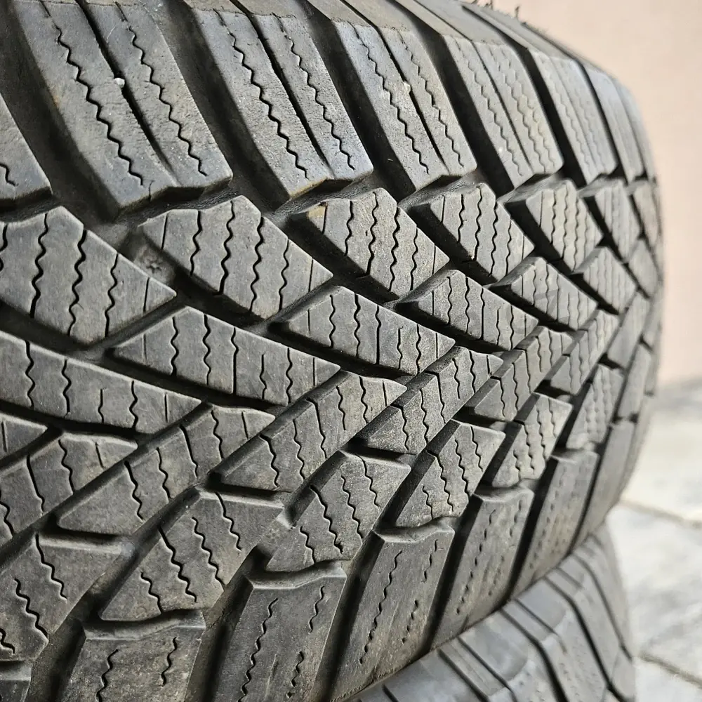 Zimní pneumatiky Bridgestone 175/70 R14 č. AP06