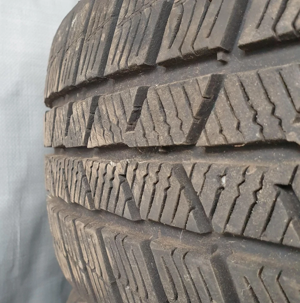 Zimní pneumatiky Barum 195/65 R15 č. AP290
