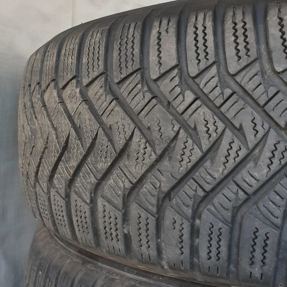 Zimní pneumatiky Laufenn 195/65 R15 č. AP327