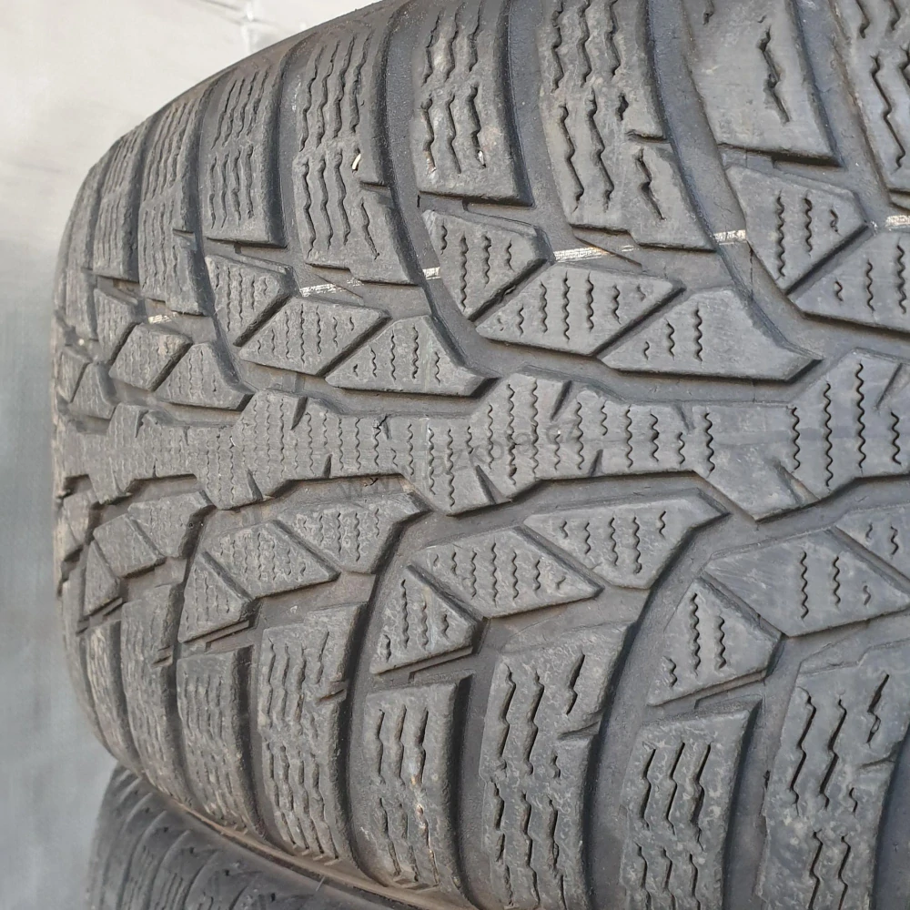 Zimní pneumatiky Nokian 195/60 R16 č. AP329