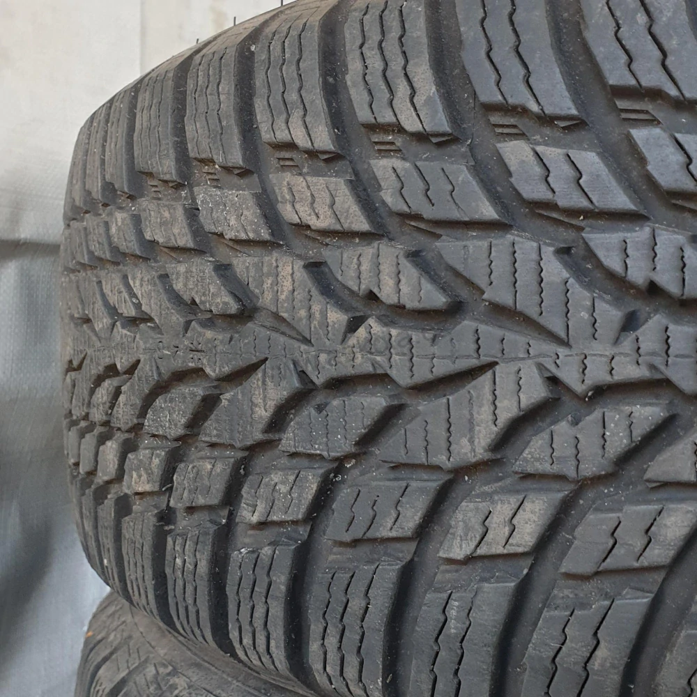 Zimní pneumatiky Nokian 205/55 R16 č. AP330