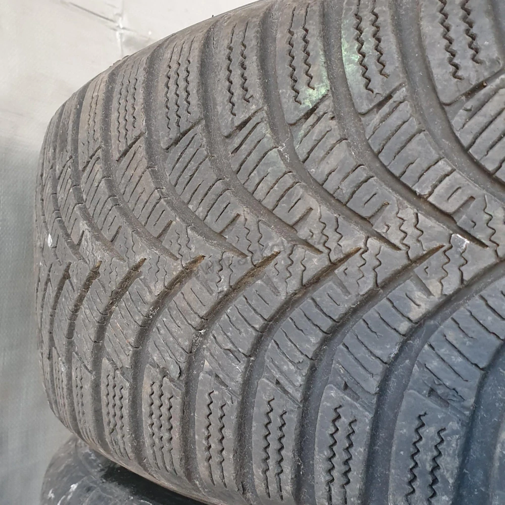 Zimní pneumatiky Hankook 195/65 R15 č. AP335