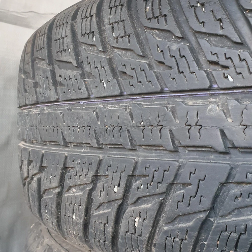 Zimní pneumatiky Nokian 215/70 R16 č. AP337
