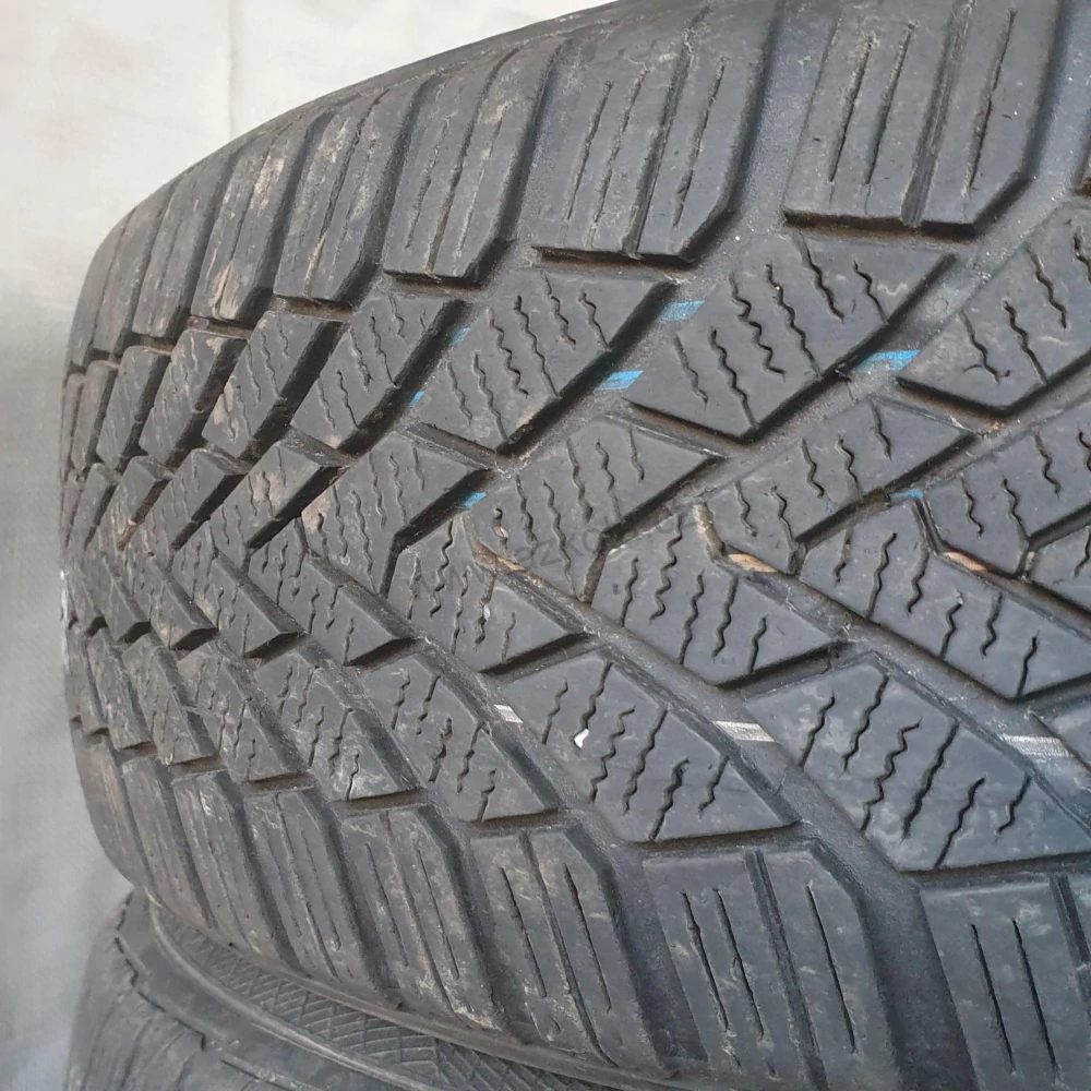 Zimní pneumatiky Continental 185/60 R15 č. AP338