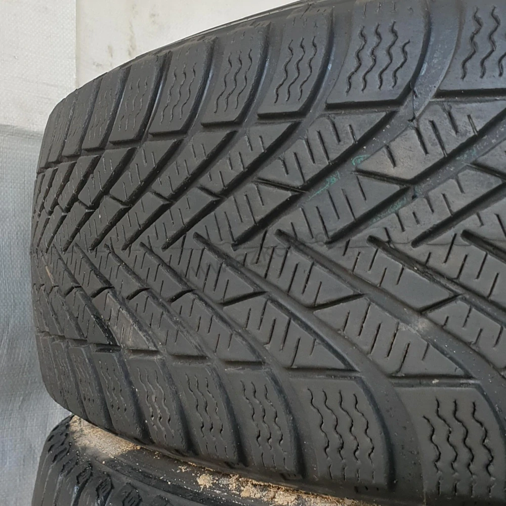 Zimní pneumatiky Pirelli 195/65 R15 č. AP394