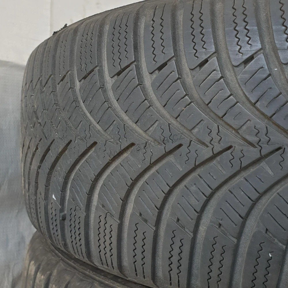 Zimní pneumatiky Hankook 185/65 R15 č. AP389