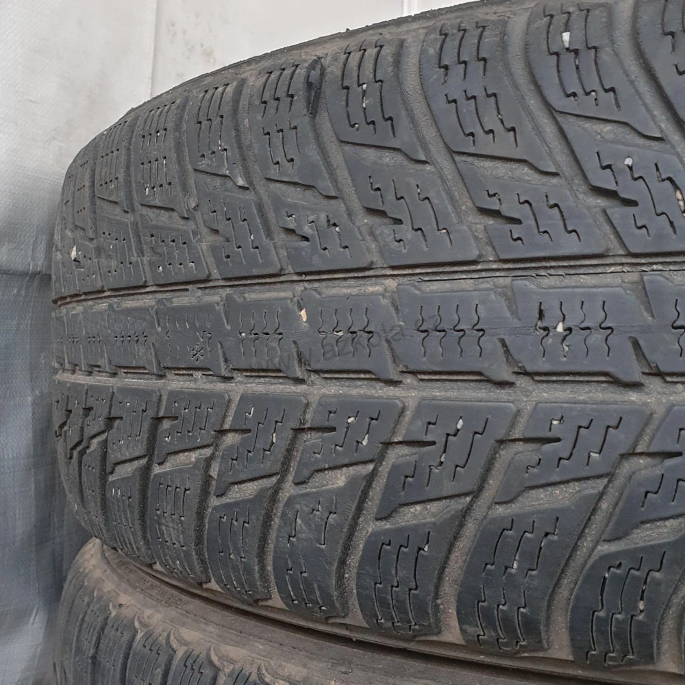 Zimní pneumatiky Nokian 215/65 R17 č. AP386