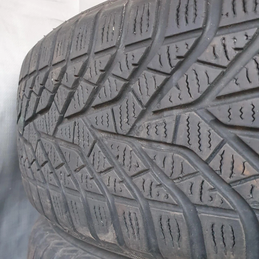 Zimní pneumatiky Yokohama 215/70 R16 č. AP380