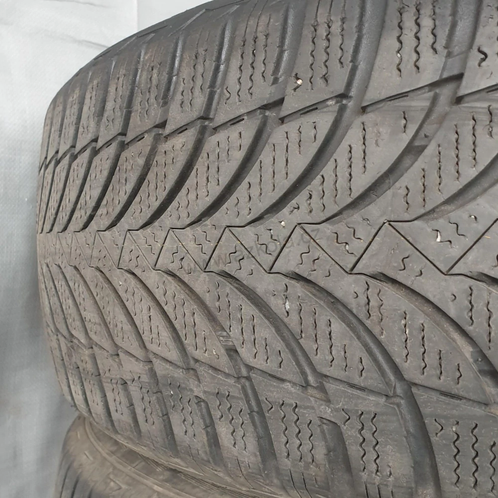 Zimní pneumatiky Nexen 215/60 R16 č. AP342