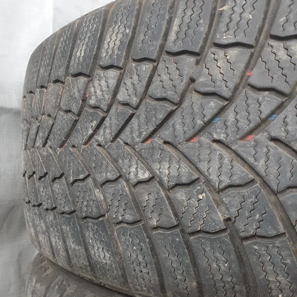 Zimní pneumatiky Bridgestone 205/55 R16 č. AP350