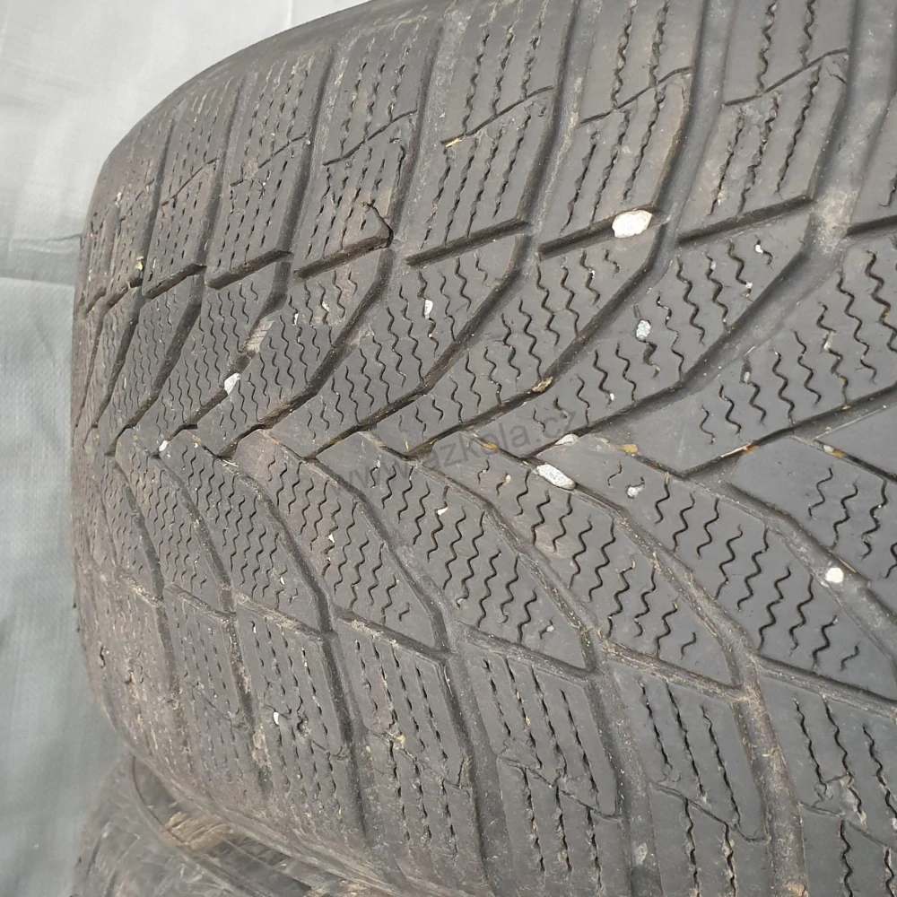 Zimní pneumatiky Nexen 235/55 R17 č. AP351