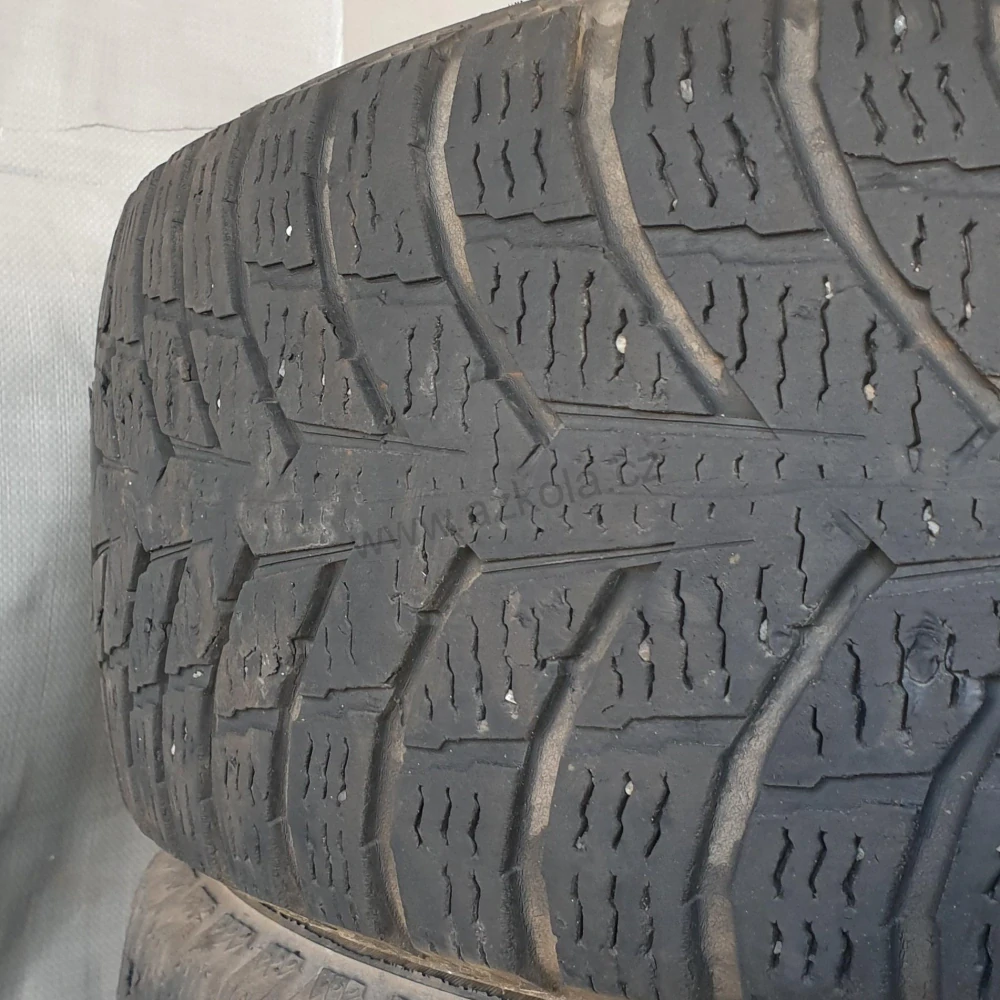 Zimní pneumatiky Nokian 215/65 R16C č. AP353