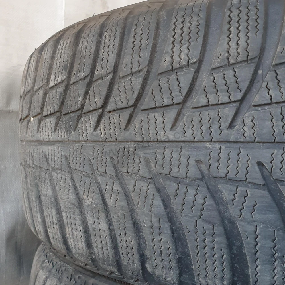Zimní pneumatiky Bridgestone 205/55 R16 č. AP354