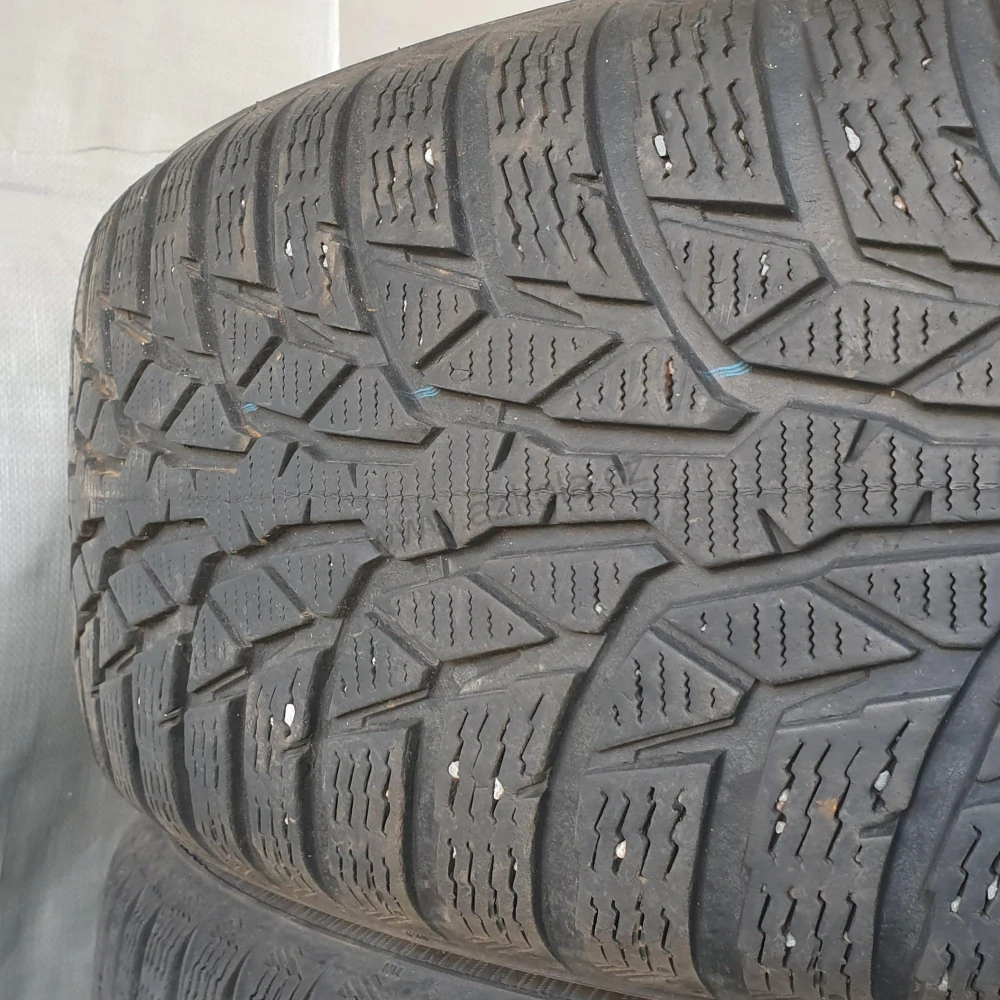 Zimní pneumatiky Nokian 215/65 R16 č. AP356