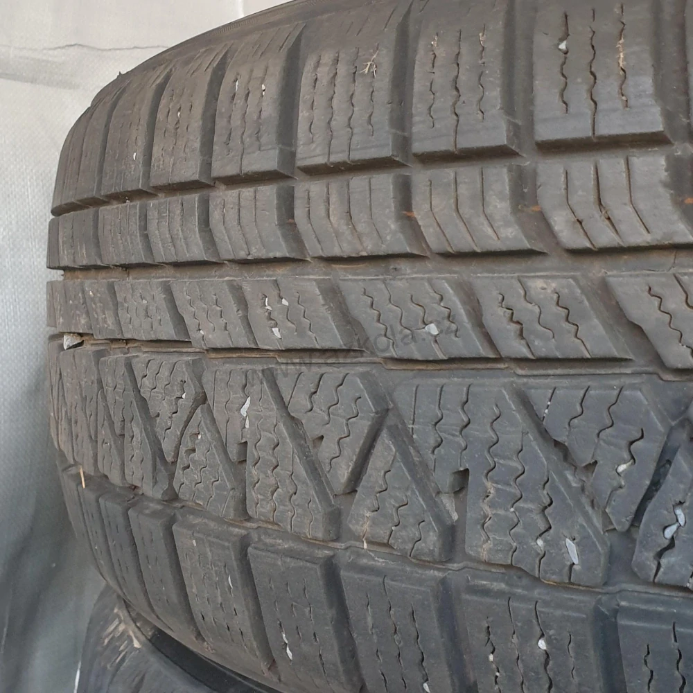 Zimní pneumatiky Kumho 215/65 R17 č. AP358