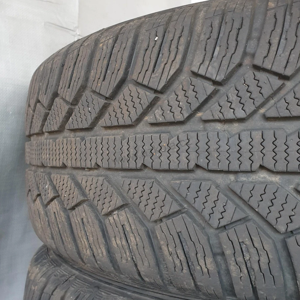 Zimní pneumatiky Semperit 205/60 R16 č. AP363