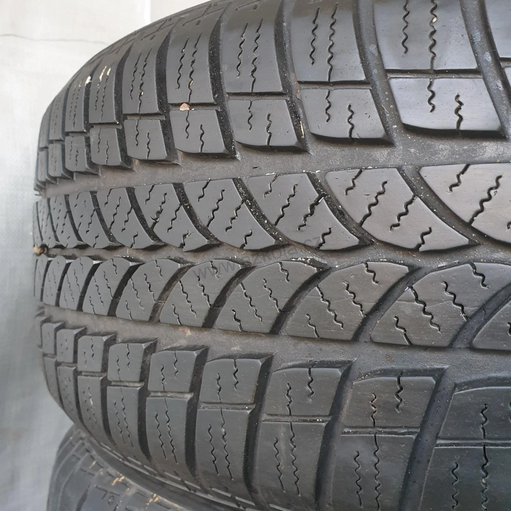 Zimní pneumatiky Kormoran 205/55 R16 č. AP364