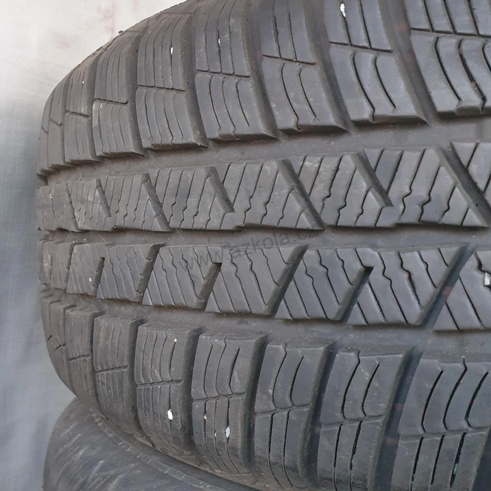 Zimní pneumatiky Barum 195/65 R15 č. AP370