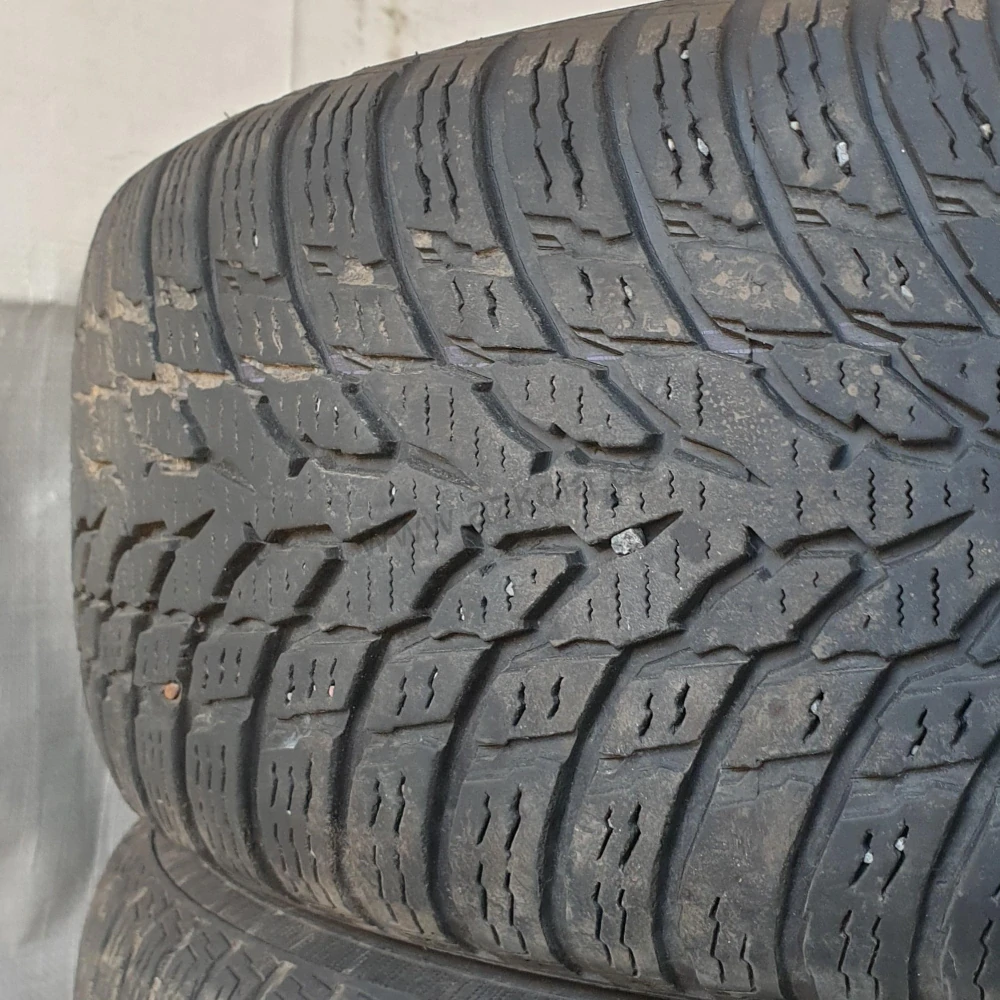 Zimní pneumatiky Nokian 195/65 R15 č. AP374