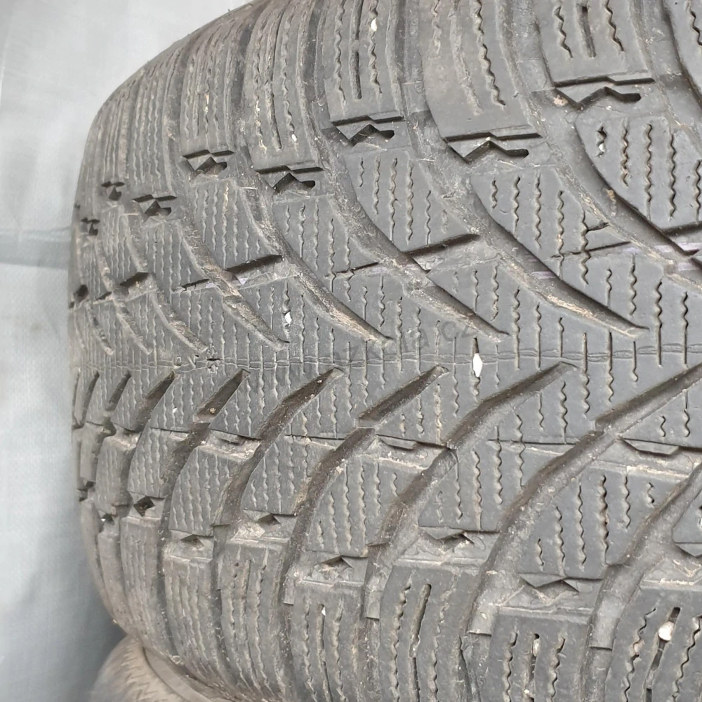 Zimní pneumatiky Nokian 235/55 R18 č. AP453