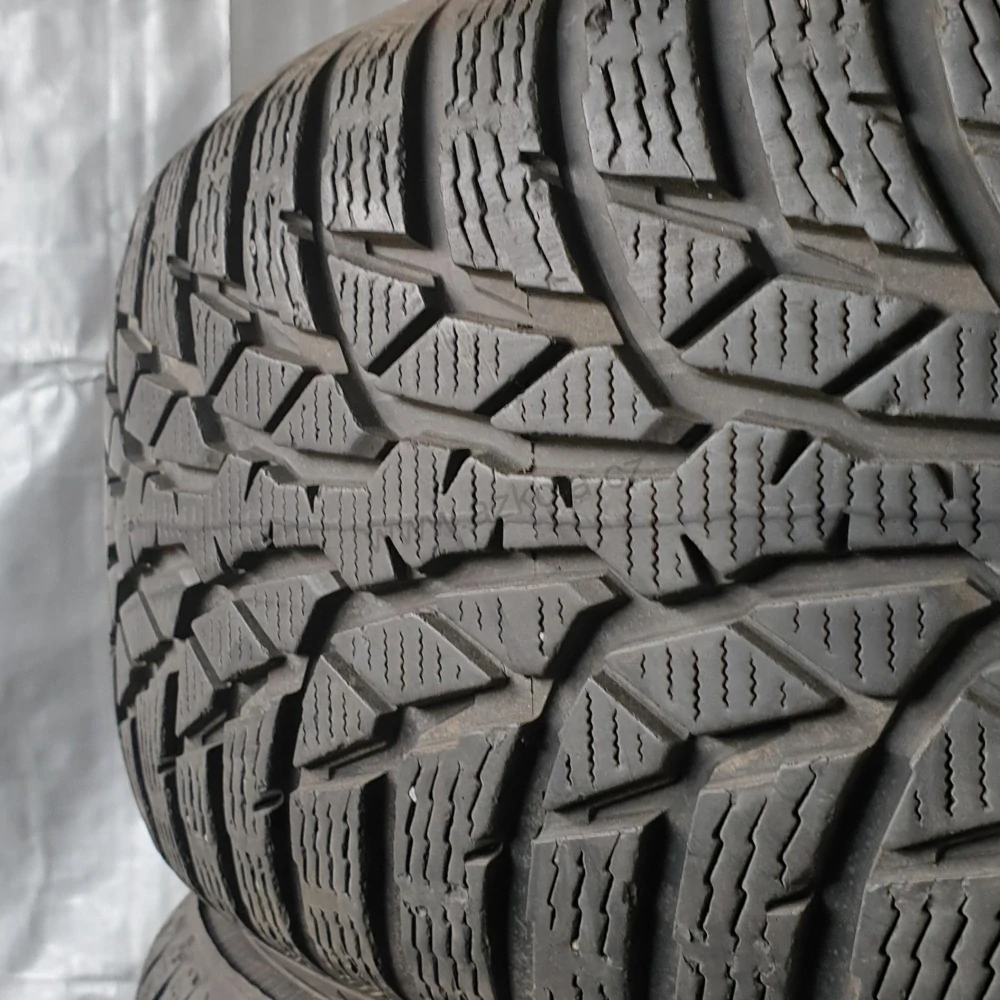 Zimní pneumatiky Nokian 215/60 R17 č. AP456