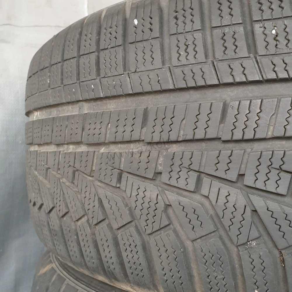Zimní pneumatiky Hankook 215/60 R16 č. AP457