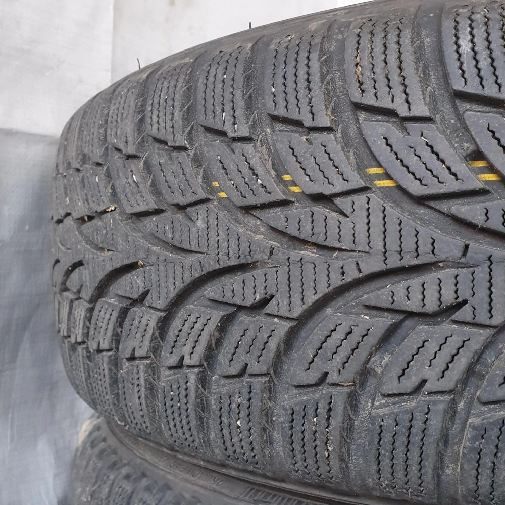 Zimní pneumatiky 185/60 R15 Nokian č. AP271