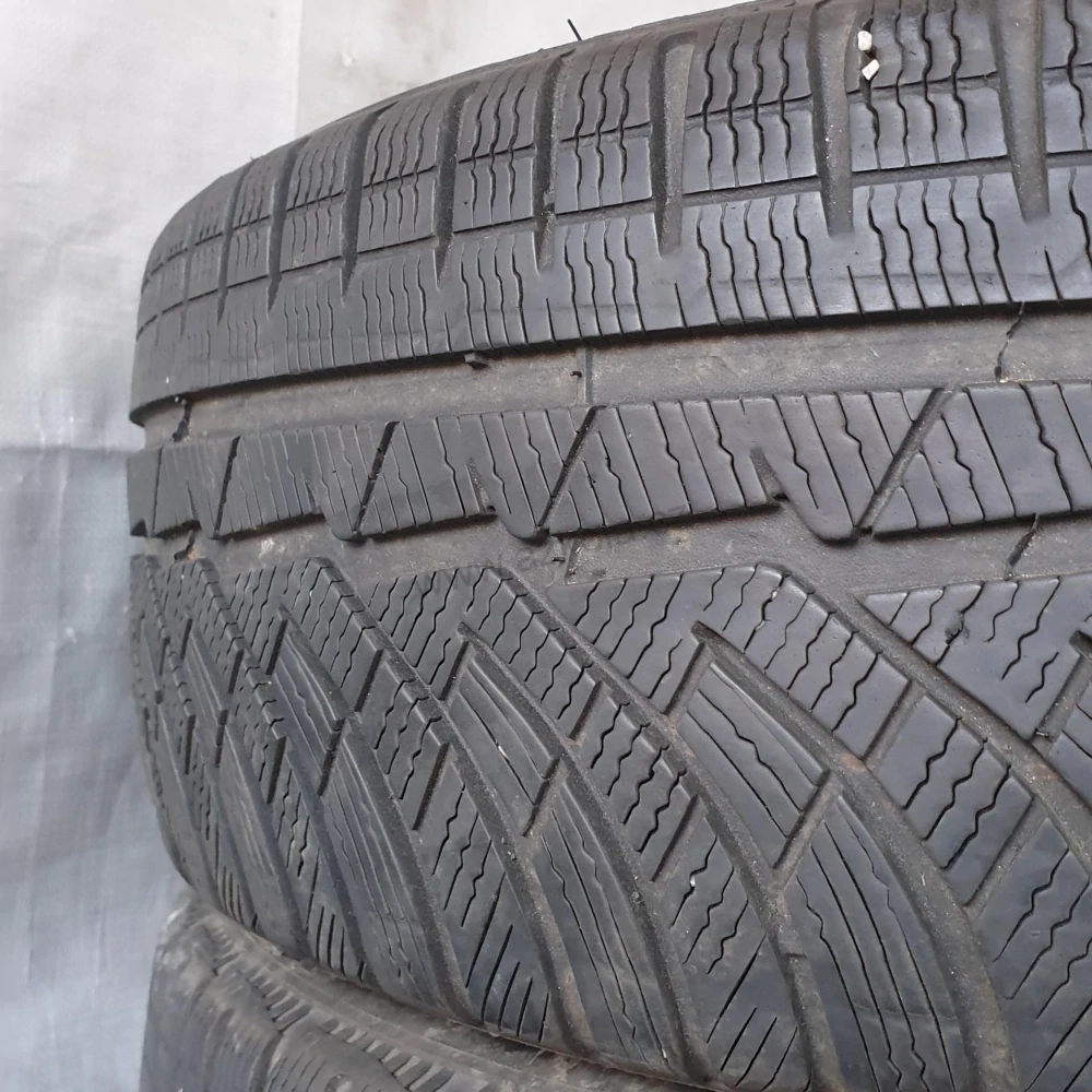 Zimní pneumatiky 215/45 R18 Michelin č. AP472