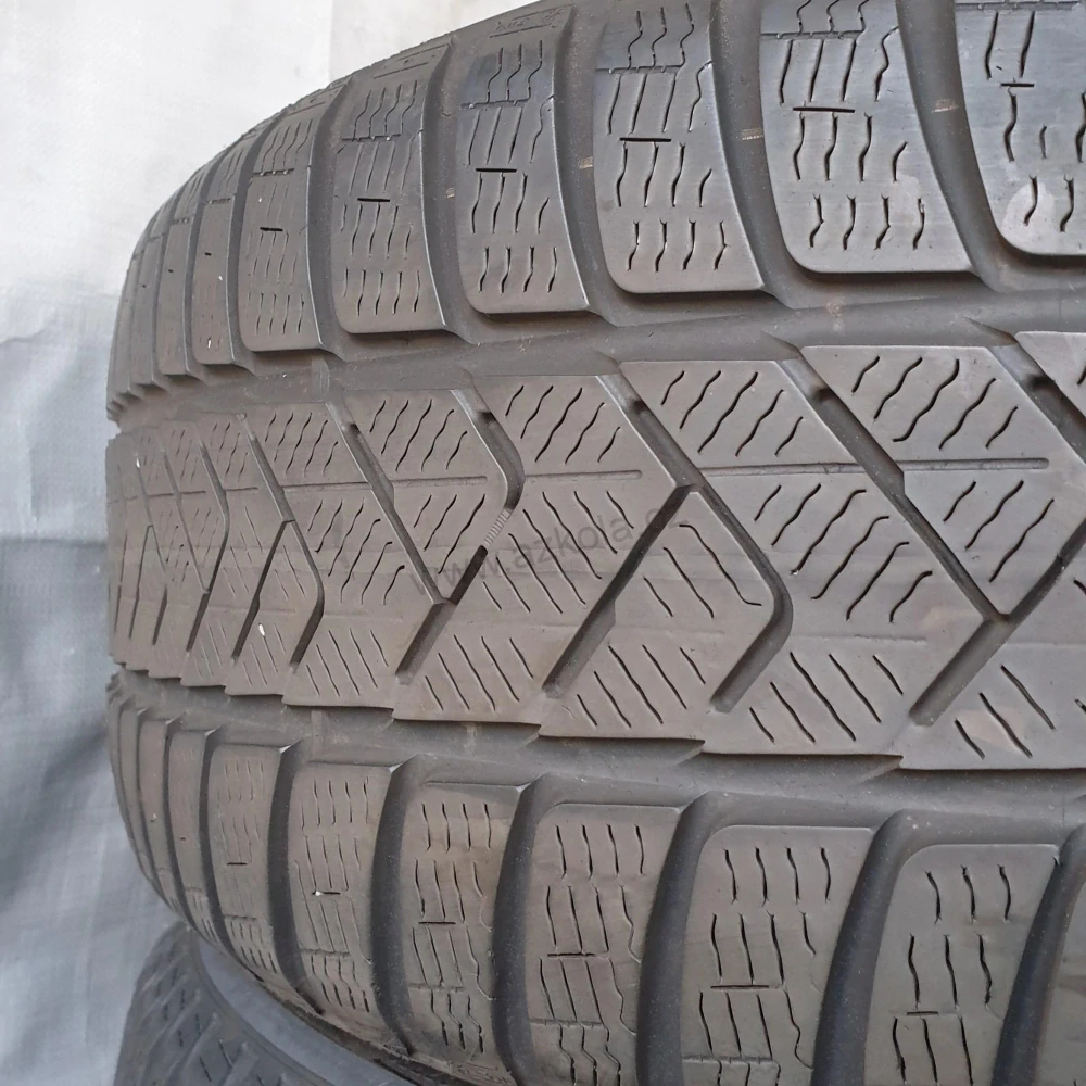 Zimní pneumatiky 245/50 R19 Pirelli č. AP476