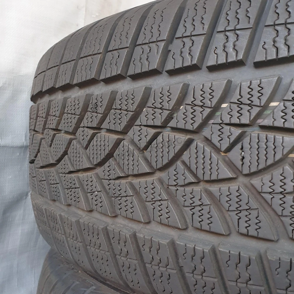 Zimní pneumatiky 235/55 R18 GoodYear č. AP478